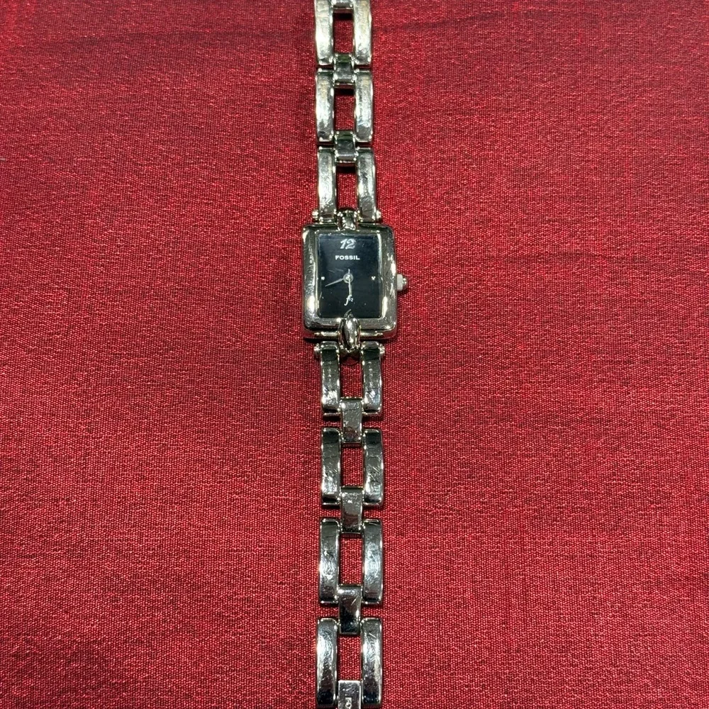 Fossil Black and Silver Women's Watch - Picture 6 of 9
